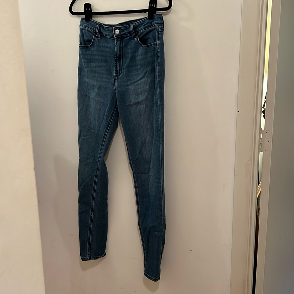Old Navy super skinny blue jeans. High rise denim. High waist. Size 8 Tall. 8T.
